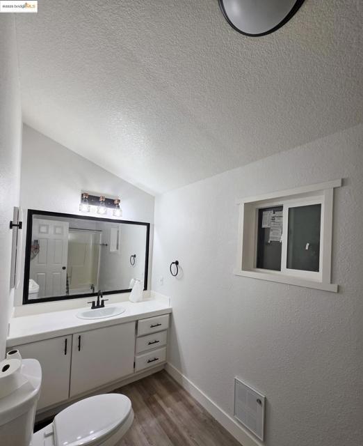 343 Alcott Ct, Bethel Island CA: https://media.crmls.org/mediaz/1d2f6d48-3c53-4848-b2d0-7f14c909fd90.jpg