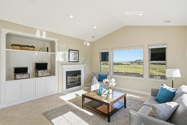 979 Via Rodriguez, San Juan Bautista CA: https://media.crmls.org/mediaz/1d30216c-08f7-487f-ac50-af3dae606cb4.jpg