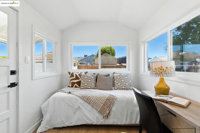 6124 Santa Cruz AVE, Richmond CA: https://media.crmls.org/mediaz/1d305e77-ac10-4716-888f-16837e0e54f2.jpg
