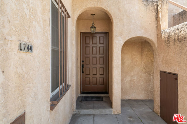 1744 Carmona Avenue, Los Angeles CA: https://media.crmls.org/mediaz/1d3129a6-4c55-4520-9349-0d2d2178f26c.jpg