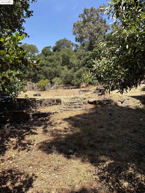 5415 Leona Street, Oakland CA: https://media.crmls.org/mediaz/1d316cf1-a204-4643-86f8-b2f29607c72d.jpg