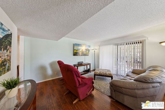 5205 E Waverly Drive, Palm Springs CA: https://media.crmls.org/mediaz/1d317c34-4b58-4966-9214-18938976baca.jpg