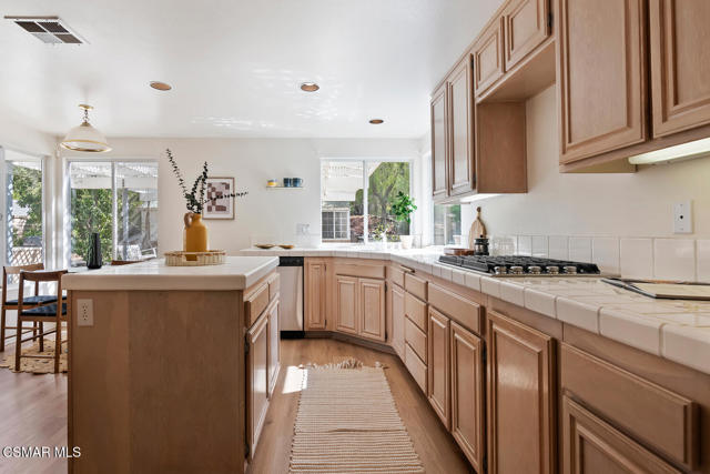 2219 Mapleleaf Avenue, Newbury Park CA: https://media.crmls.org/mediaz/1d327429-61f0-4a3d-94b5-9e7e6f8eaab0.jpg