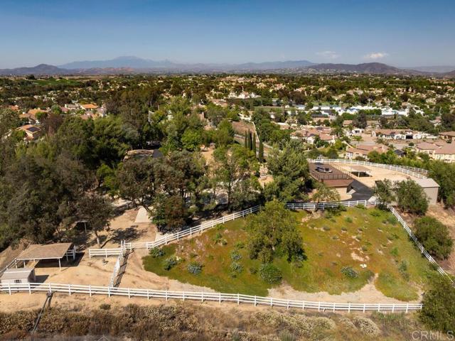 31755 Rancho Vista Road, Temecula CA: https://media.crmls.org/mediaz/1d32961a-bc35-4a5e-b89b-50217e739944.jpg