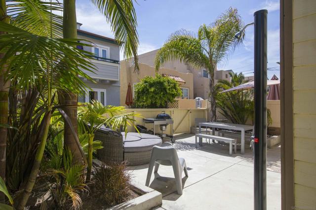 728 Jamaica Ct, San Diego CA: https://media.crmls.org/mediaz/1d331e69-284d-4ab2-baf3-3b4beb9d4a67.jpg
