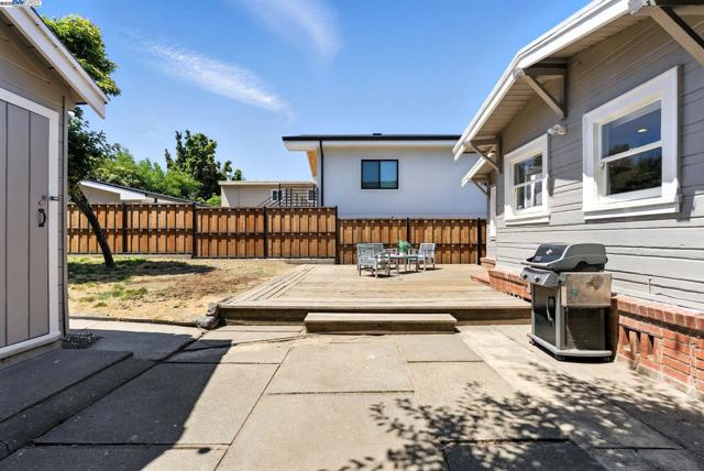 3936 Midvale Ave, Oakland CA: https://media.crmls.org/mediaz/1d338103-c92f-446a-88d9-85635b3d29ea.jpg