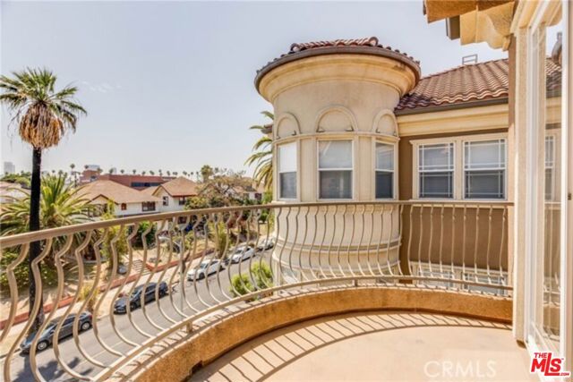 917 S New Hampshire Avenue, Los Angeles CA: https://media.crmls.org/mediaz/1d33abcf-5c28-47f8-8a7b-ba9ec0a8b05b.jpg