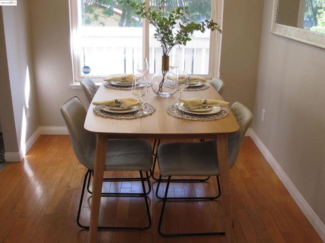 26811 Hayward Blvd, Hayward CA: https://media.crmls.org/mediaz/1d33cad4-a533-43e2-aee3-2a93cca76f4f.jpg