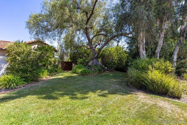2084 Roberts Pl, Escondido CA: https://media.crmls.org/mediaz/1d340cd5-34cc-4e42-9556-003f616646c5.jpg