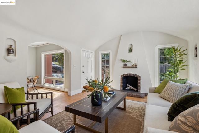 1675 Visalia Ave, Berkeley CA: https://media.crmls.org/mediaz/1d348d5f-6cbf-42c5-9056-e180f2829d46.jpg