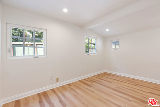 483 Sturtevant Drive, Sierra Madre CA: https://media.crmls.org/mediaz/1d35592a-0e65-4c82-ada2-b2c9fc595361.jpg