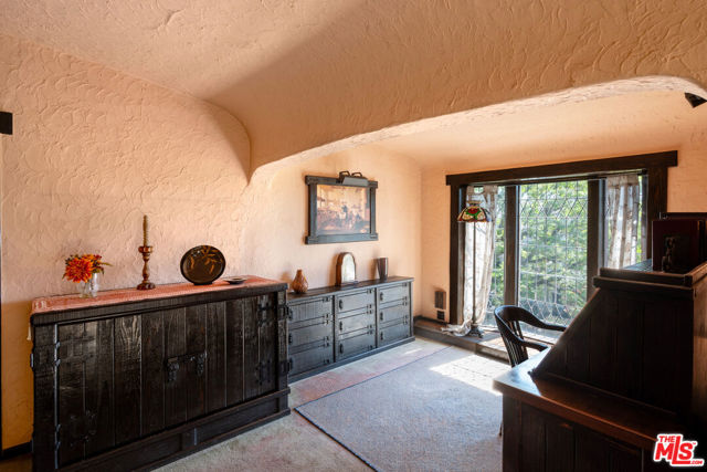 769 Bonita Drive, South Pasadena CA: https://media.crmls.org/mediaz/1d356746-01b8-4736-9941-2b903ca993e8.jpg