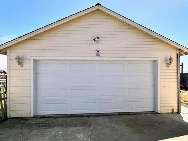 15570 Del Monte Farms Road, Castroville CA: https://media.crmls.org/mediaz/1d35745c-55a7-4be4-b66a-934262cfd5ef.jpg