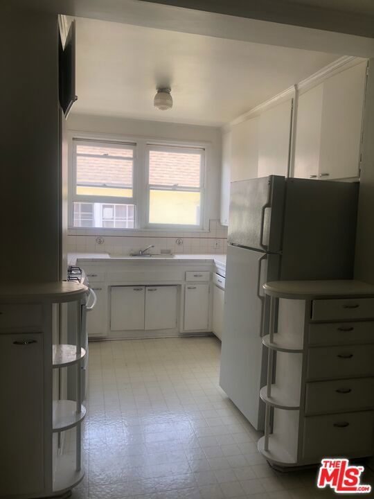 460 460 1/4 Kelton Avenue, Los Angeles CA: https://media.crmls.org/mediaz/1d3580c9-be84-4db2-880a-bec132ab6ae2.jpg
