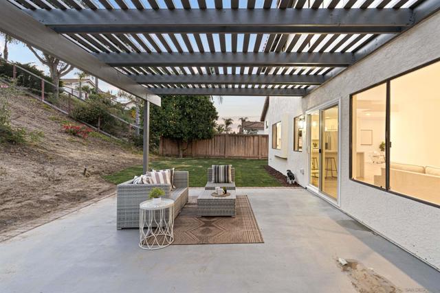2064 White Birch Dr, Vista CA: https://media.crmls.org/mediaz/1d35b476-3008-40e2-855b-653b6f7d715e.jpg