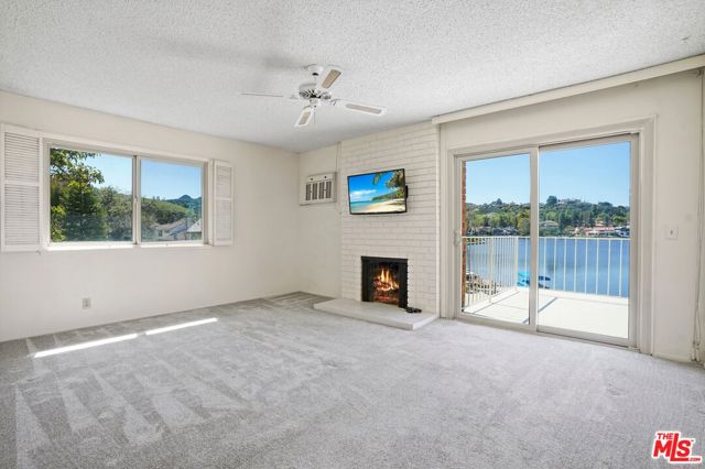 32134 Beachlake Lane, Westlake Village CA: https://media.crmls.org/mediaz/1d35b7ec-3f6e-4954-8a09-80e158ad1c41.jpg