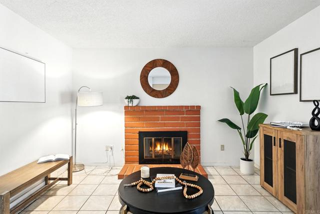 3444 Corte Loro, San Diego CA: https://media.crmls.org/mediaz/1d35e4b6-f4fc-4415-b9da-0d43c558bba9.jpg