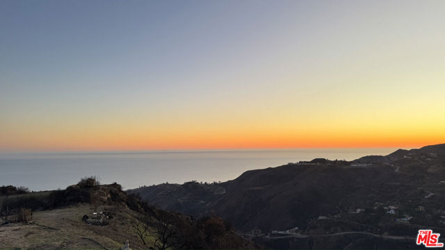 2195 E Little Las Flores Road, Topanga CA: https://media.crmls.org/mediaz/1d366db7-66d6-45bf-a01a-1d43d7917bd9.jpg