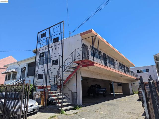1818 Rosedale Avenue, Oakland CA: https://media.crmls.org/mediaz/1d368e06-da2f-4f0c-9d33-91215bece592.jpg