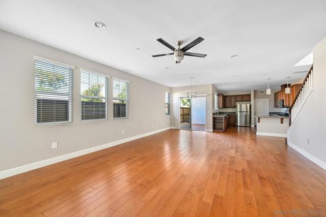 1786 Jasmine Way, Oceanside CA: https://media.crmls.org/mediaz/1d36de94-6344-4318-bd12-86ad038d95d6.jpg