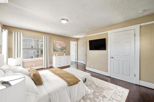 1063 32Nd St, Oakland CA: https://media.crmls.org/mediaz/1d377546-a735-47b8-a639-640f6efab124.jpg
