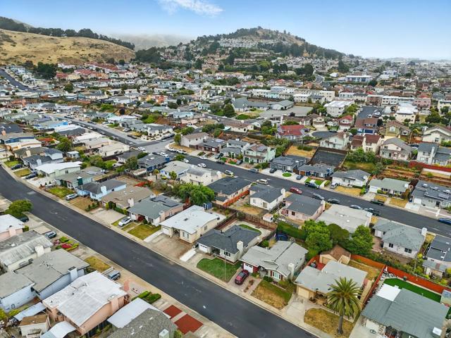 328 Heather Way, South San Francisco CA: https://media.crmls.org/mediaz/1d37b053-f9bc-4228-b846-8846c03af998.jpg