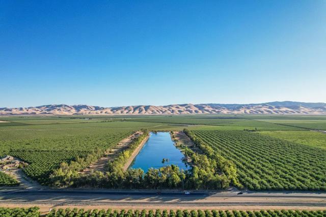 10037 Ca-33, Patterson CA: https://media.crmls.org/mediaz/1d3800cc-5281-46fb-84f9-94f1f6a8b155.jpg