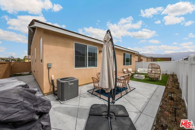 519 Tucker Avenue, Rialto CA: https://media.crmls.org/mediaz/1d3870ae-2fb0-4690-8c10-fbffe752ae3f.jpg