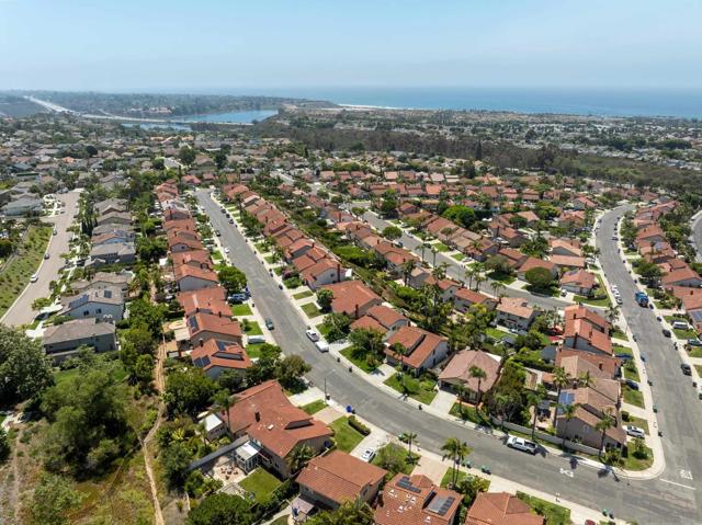 7020 Snapdragon Dr, Carlsbad CA: https://media.crmls.org/mediaz/1d38c4ff-78cc-4d3c-a824-853c363c5cd9.jpg