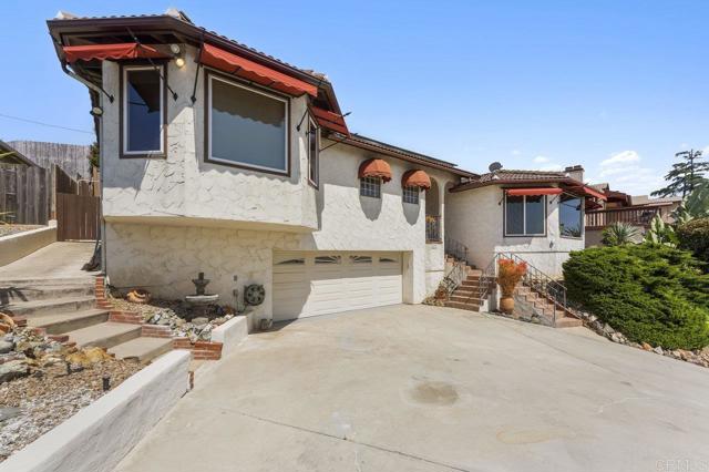 4331 Summit Drive, La Mesa CA: https://media.crmls.org/mediaz/1d38ed7a-f1eb-4697-9487-425219ec3dd6.jpg