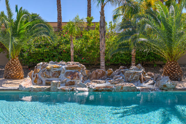 463 Lautner Lane, Palm Springs CA: https://media.crmls.org/mediaz/1d3922fa-261c-4c3d-a9c1-57eb1ea18b82.jpg