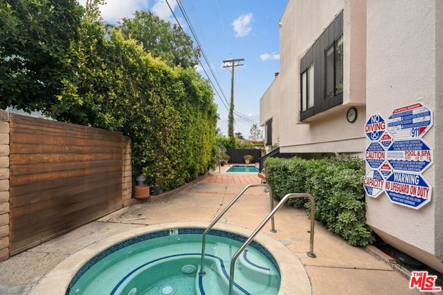 234 S Tower Drive, Beverly Hills CA: https://media.crmls.org/mediaz/1d39ae54-001e-4b7a-8c65-1a15d2f50cc2.jpg