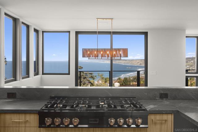 1846 Castellana Rd, La Jolla CA: https://media.crmls.org/mediaz/1d3a6ab0-2bfe-40bc-b492-c92883f9f76c.jpg