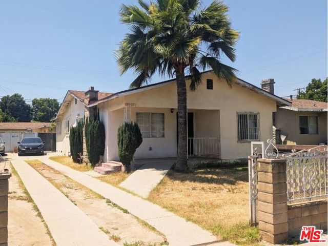 6307 Mayflower Avenue, Bell CA: https://media.crmls.org/mediaz/1d3a76ec-6769-4a47-89e5-7bd52108e98d.jpg