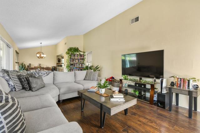 Detail Gallery Image 5 of 14 For 2610 Hillridge Ln, Spring Valley,  CA 91977 - 3 Beds | 2 Baths