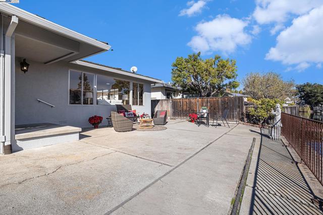 612 Glenwood Isle, Alameda, California 94501, 3 Bedrooms Bedrooms, ,2 BathroomsBathrooms,Single Family Residence,For Sale,Glenwood Isle,41083571