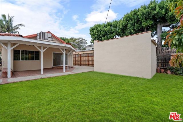 2126 Selby Avenue, Los Angeles CA: https://media.crmls.org/mediaz/1d3b967d-3d4a-48d8-b58d-be9eec34dc26.jpg