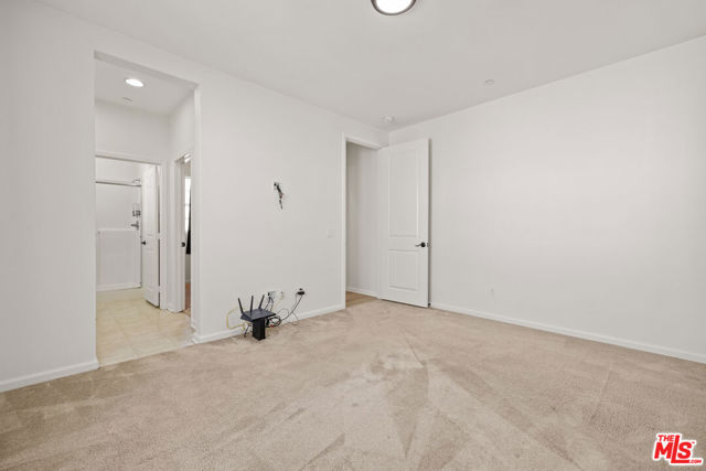 21749 Bene Drive, Santa Clarita CA: https://media.crmls.org/mediaz/1d3bb51e-0919-4814-ab87-4e58d826e4a3.jpg