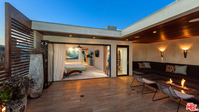 4616 Roma Court, Marina del Rey CA: https://media.crmls.org/mediaz/1d3bce67-f09d-4a57-9f67-cea8ac125457.jpg