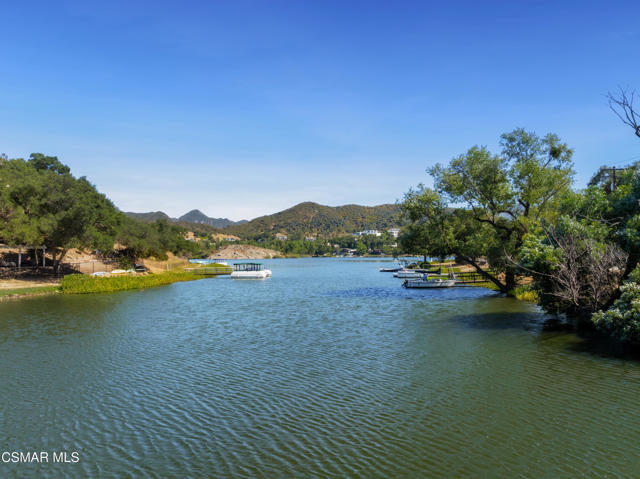 141 Lake Sherwood Drive, Lake Sherwood CA: https://media.crmls.org/mediaz/1d3c184e-b956-4bb0-83a3-92f48f5ebe99.jpg