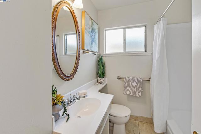 26623 ELDRIDGE AVE, Hayward CA: https://media.crmls.org/mediaz/1d3c19f2-c08e-4862-8252-01a500ec4d9e.jpg