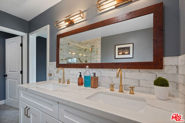 3625 Somerset Drive, Los Angeles CA: https://media.crmls.org/mediaz/1d3ccb98-e0f8-4c49-bfc5-b3a83c423790.jpg