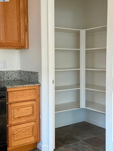 105 Harp Ct, Merced CA: https://media.crmls.org/mediaz/1d3cec34-72fe-4772-9bbd-c3b7ba58a710.jpg