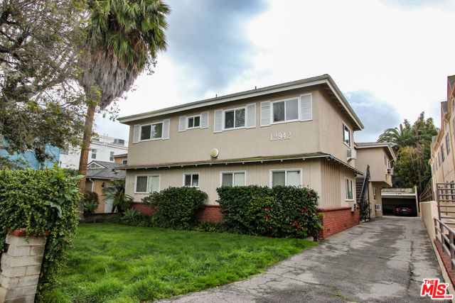 12942 Moorpark Street, Studio City CA: https://media.crmls.org/mediaz/1d3d0b15-9c47-4c86-8035-529a29321579.jpg