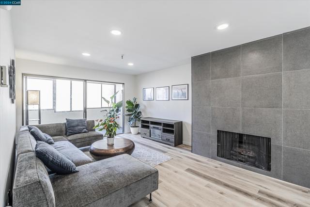 Image 3 of 27 For 303 Adams St  206