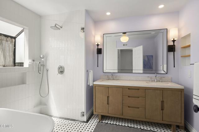 2426 Warbler Avenue, Ventura CA: https://media.crmls.org/mediaz/1d3ecd80-3841-4f8f-98f9-b310be4304b3.jpg