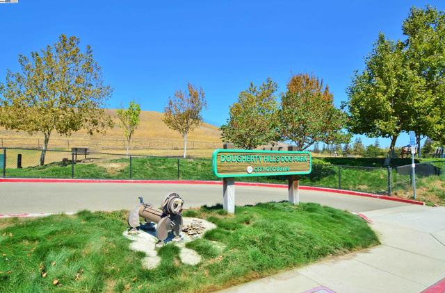 7653 Turquoise St, Dublin CA: https://media.crmls.org/mediaz/1d3f15d2-92aa-442f-9dc4-b2b794fc5d00.jpg