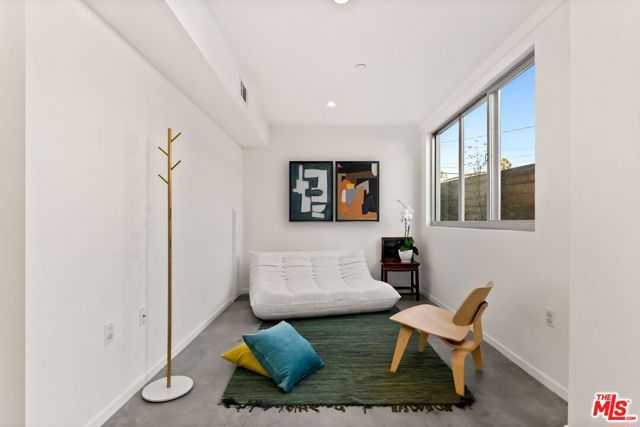 1244 14th Street, Santa Monica CA: https://media.crmls.org/mediaz/1d4055b7-9240-4b83-b88d-b2bb1fe18438.jpg