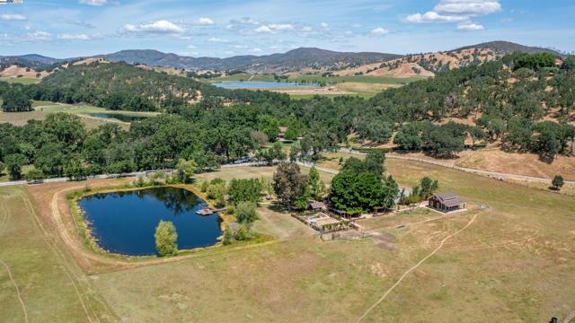 2051 Dollarhide Rd,  CA: https://media.crmls.org/mediaz/1d40c7fa-932a-4a59-a082-12cd7a94f631.jpg