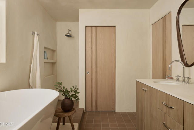 Detail Gallery Image 26 of 30 For 4781 Round Top Dr, Los Angeles,  CA 90065 - 3 Beds | 2 Baths